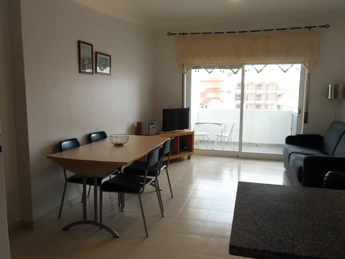 Résidence Wohnung in Porches mit Großem Balkon