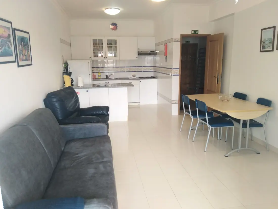 Résidence Wohnung in Porches mit Großem Balkon