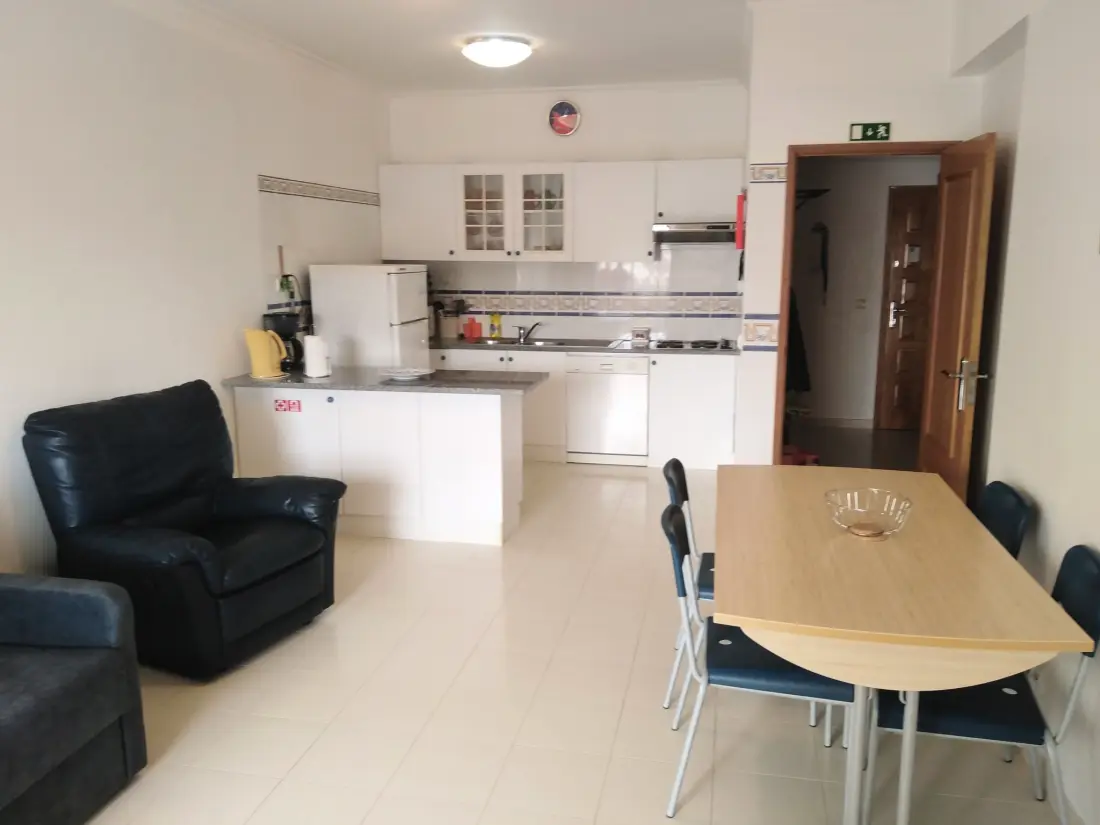 Résidence Wohnung in Porches mit Großem Balkon