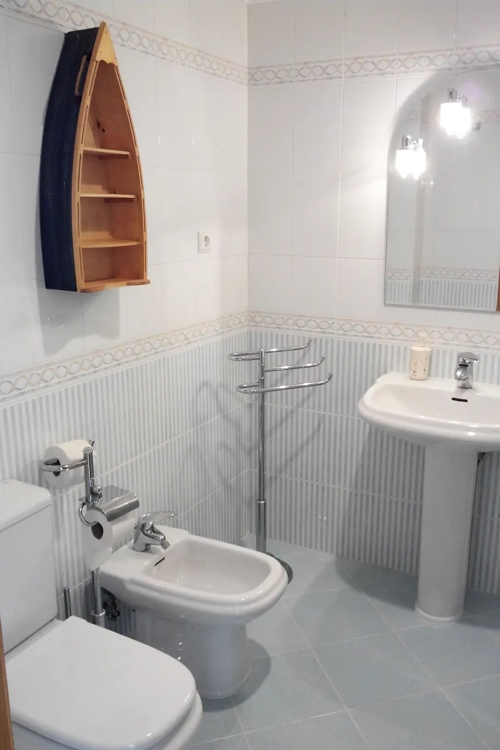 Résidence Wohnung in Porches mit Großem Balkon