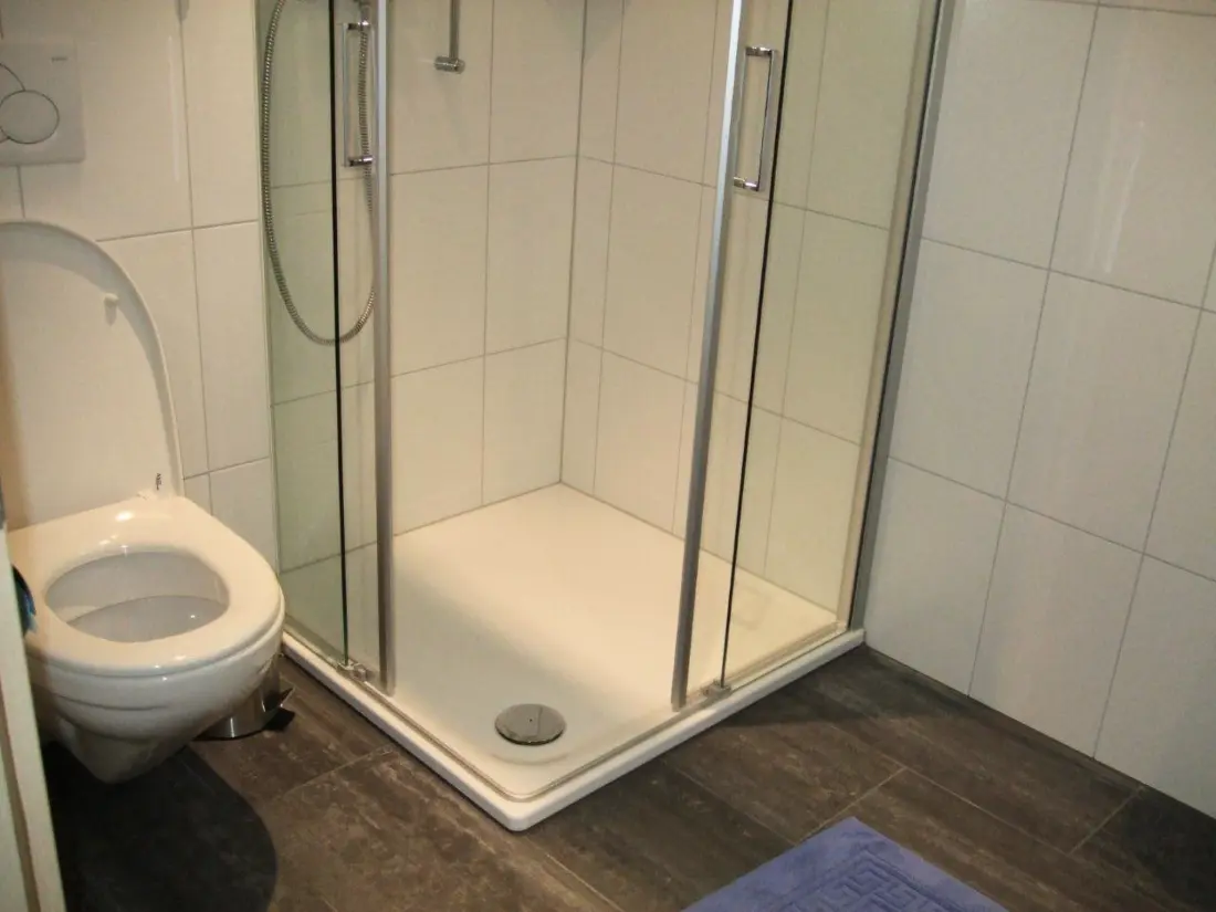 Résidence Amici 1. OG West Appartement/Fewo, Dusche und Bad, WC