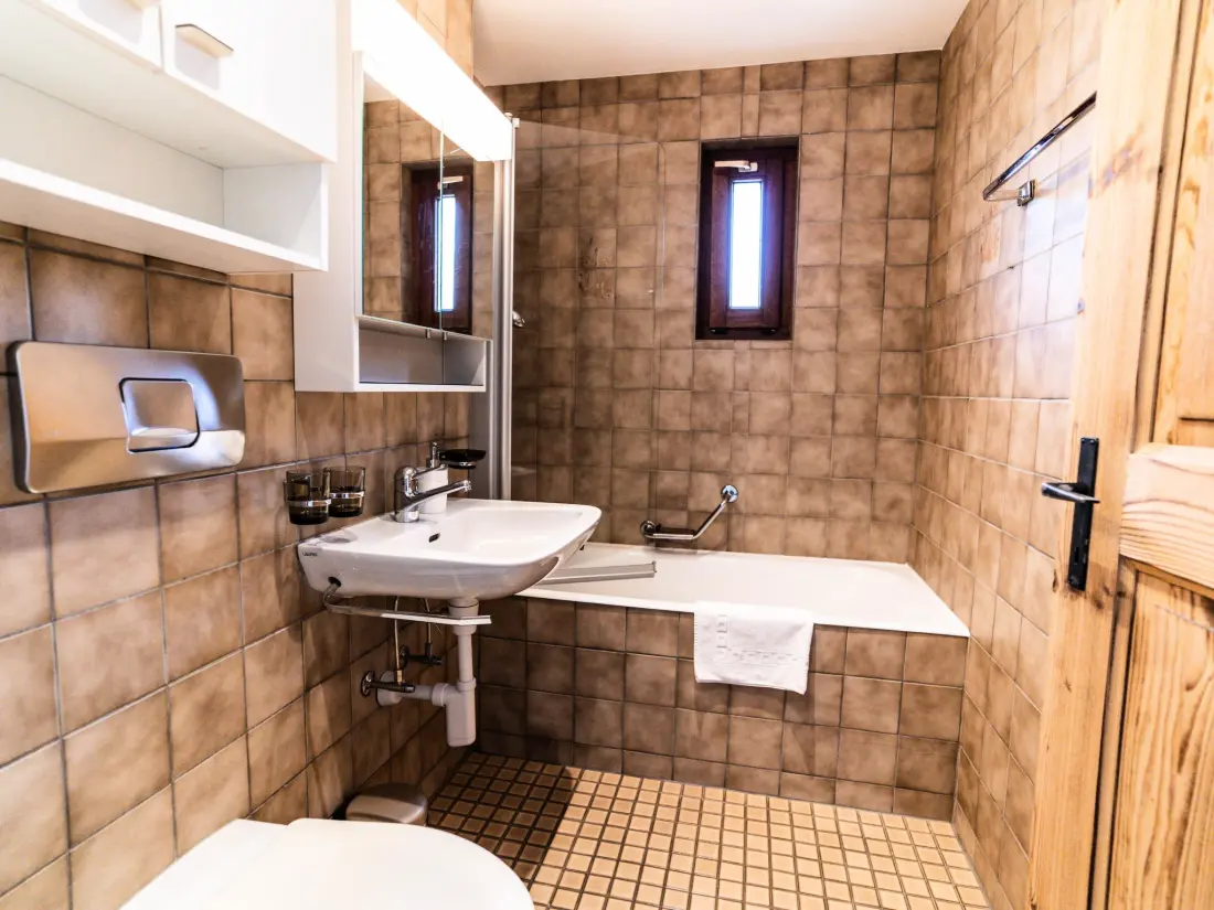 Résidence Sportina 33 3. OG Süd-West Appartement/Fewo, Dusche und Bad, WC