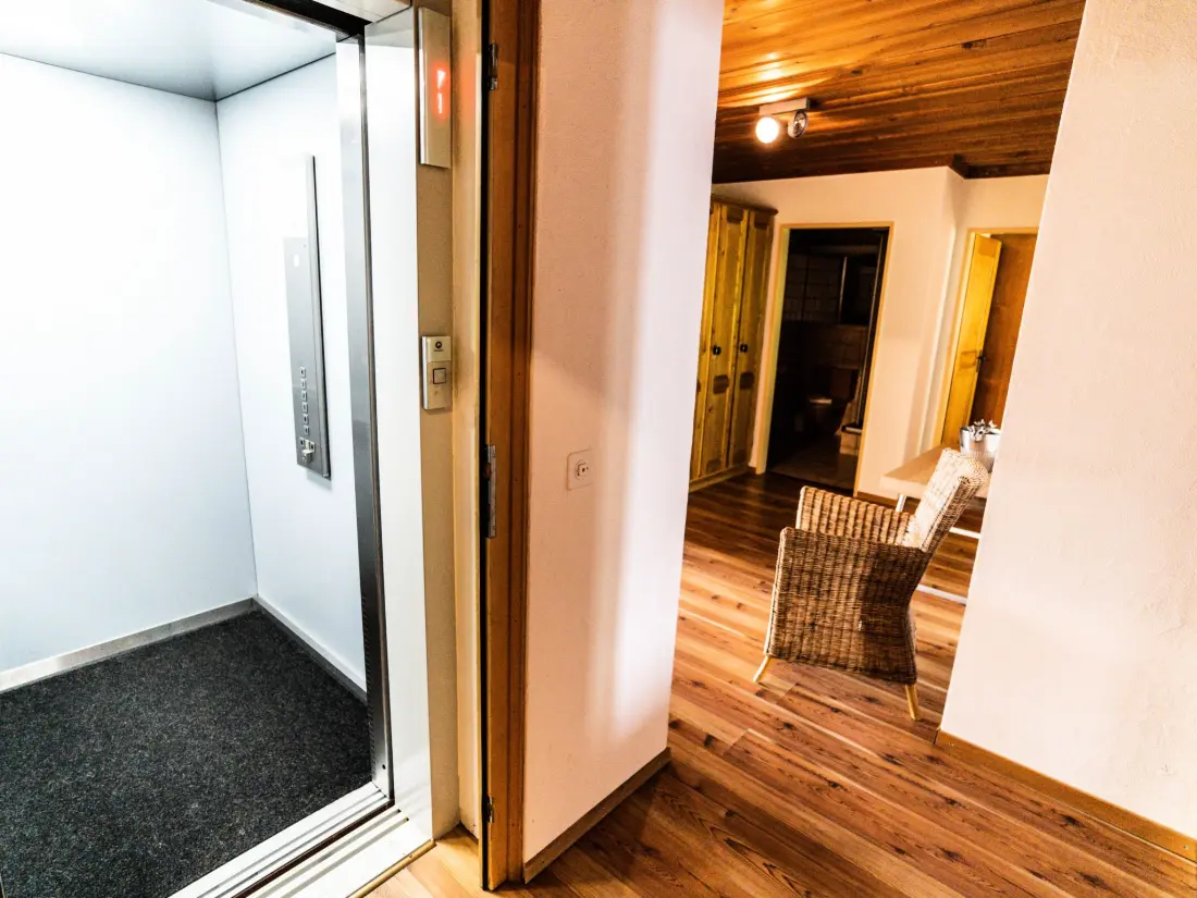 Résidence Sportina 42 DG Süd-West Appartement/Fewo 5 1/2 Zimmerwohnung, 9-Betten (DG)