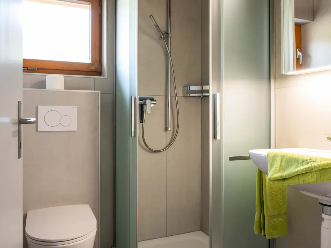 Résidence Zurschmitten 17 1. OG Süd Appartement/Fewo, Dusche und Bad, WC