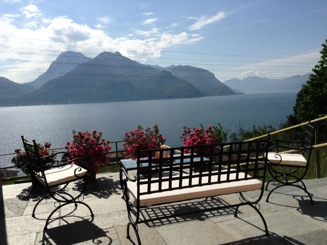 Résidence mit Terrasse und tollem See- und Bergblick