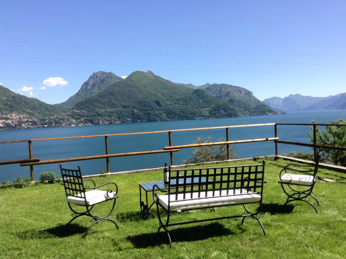 Résidence mit Terrasse und tollem See- und Bergblick