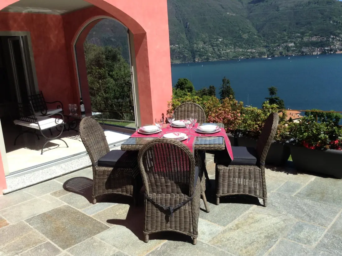 Résidence mit Terrasse und tollem See- und Bergblick