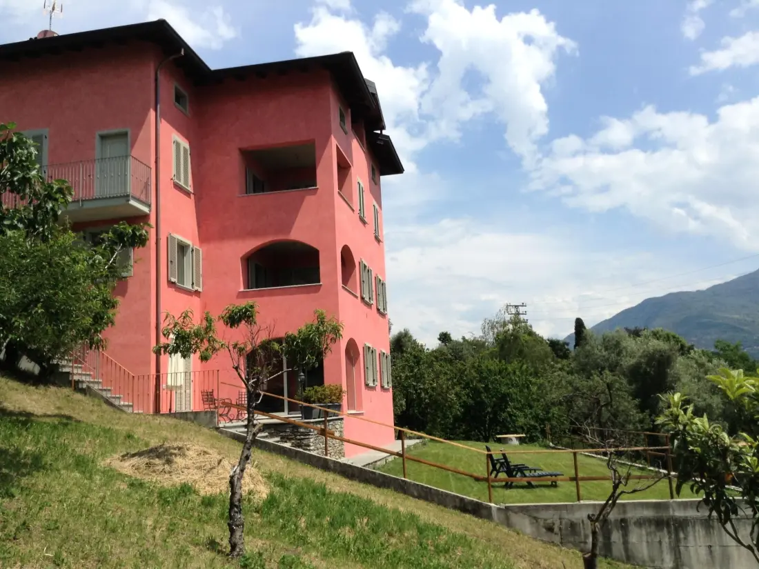 Résidence mit Terrasse und tollem See- und Bergblick