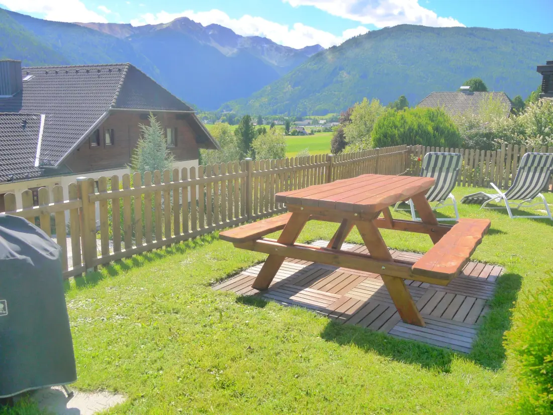 Résidence Wohl eingerichtete Wohnung mit eigenem Balkon