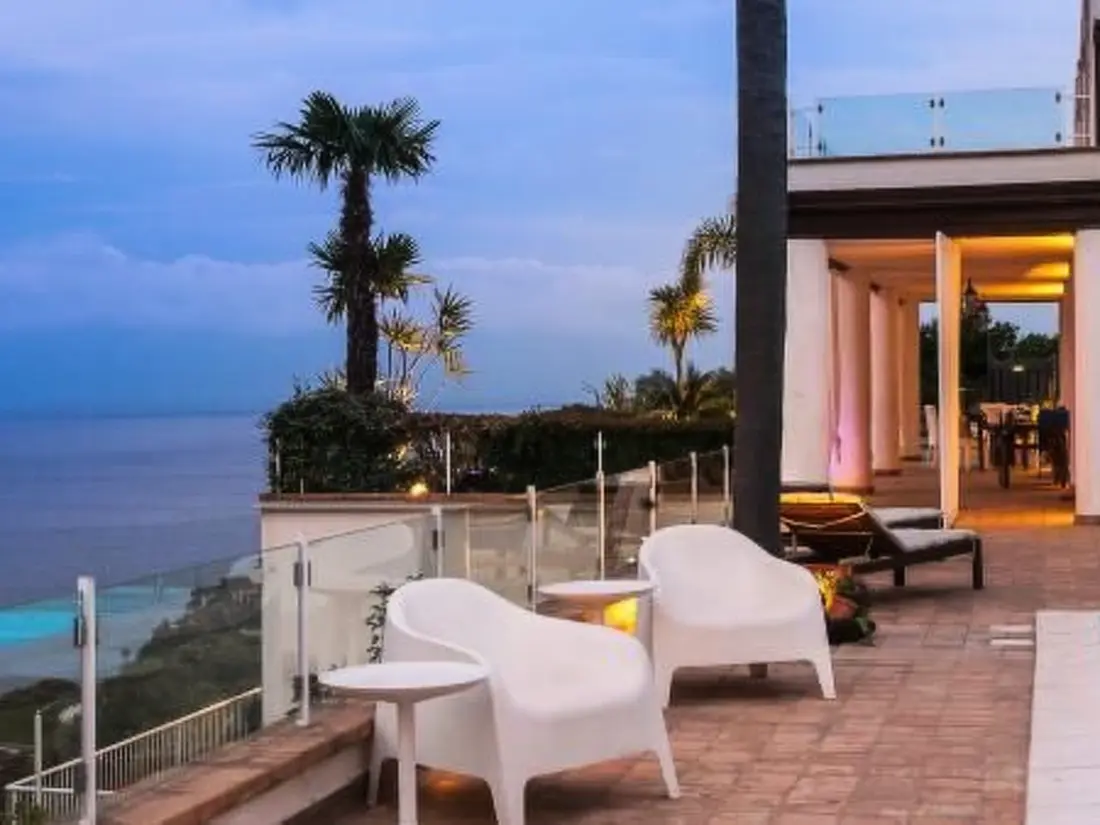 Résidence Wohnung mit Meerblick, Balkon und Pool