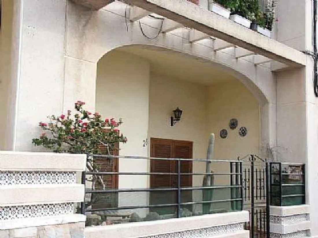Résidence mit Terrasse