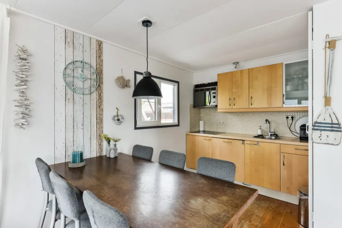 Bright And Comfortable Houseboat