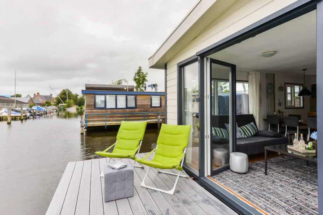 Bright And Comfortable Houseboat