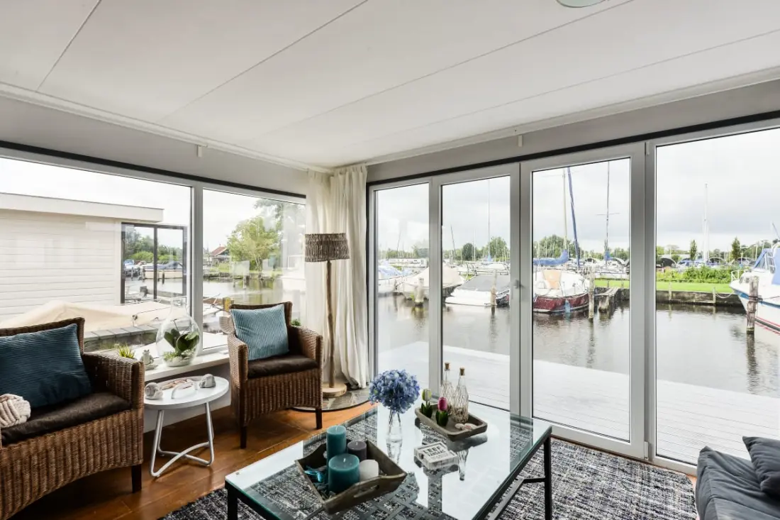 Bright And Comfortable Houseboat
