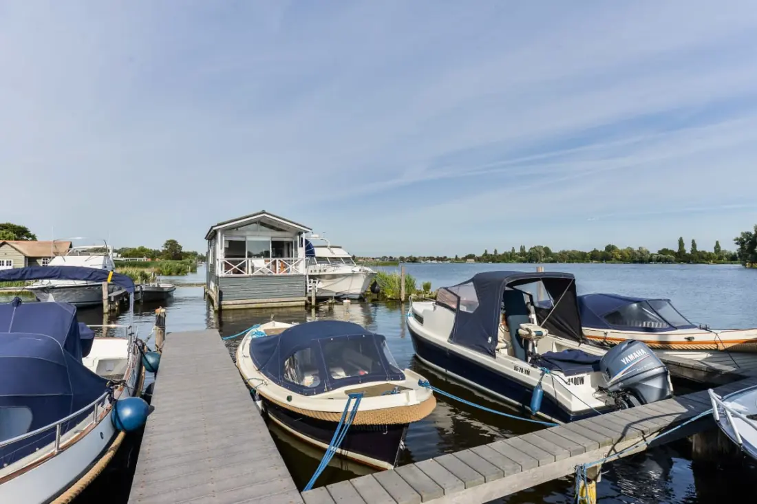 Bright And Comfortable Houseboat
