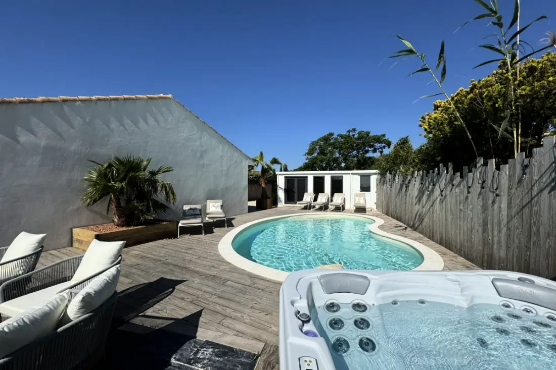 Résidence La Perle Rose Villa Standing 5 étoiles Avec Piscine Jacuzzi Et Superbe Vue