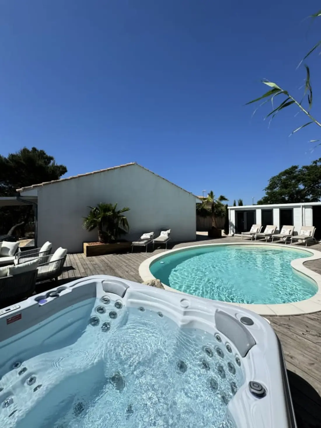 Résidence La Perle Rose Villa Standing 5 étoiles Avec Piscine Jacuzzi Et Superbe Vue