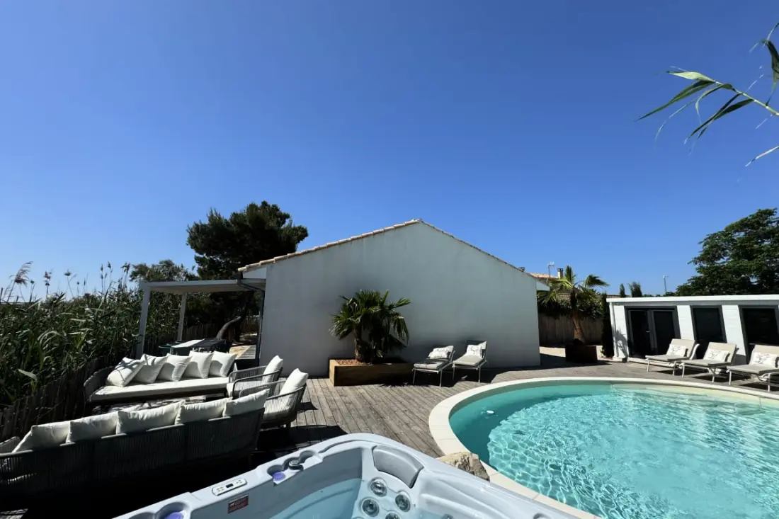 Résidence La Perle Rose Villa Standing 5 étoiles Avec Piscine Jacuzzi Et Superbe Vue