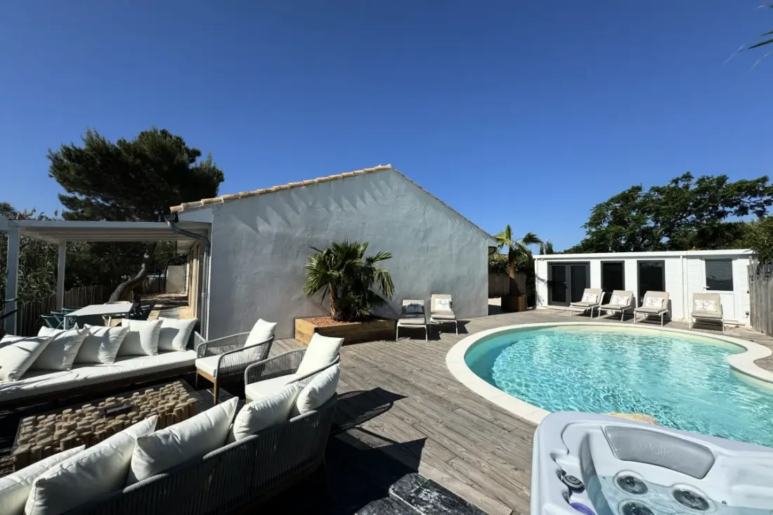 Résidence La Perle Rose Villa Standing 5 étoiles Avec Piscine Jacuzzi Et Superbe Vue