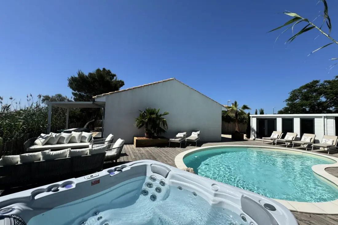 Résidence La Perle Rose Villa Standing 5 étoiles Avec Piscine Jacuzzi Et Superbe Vue