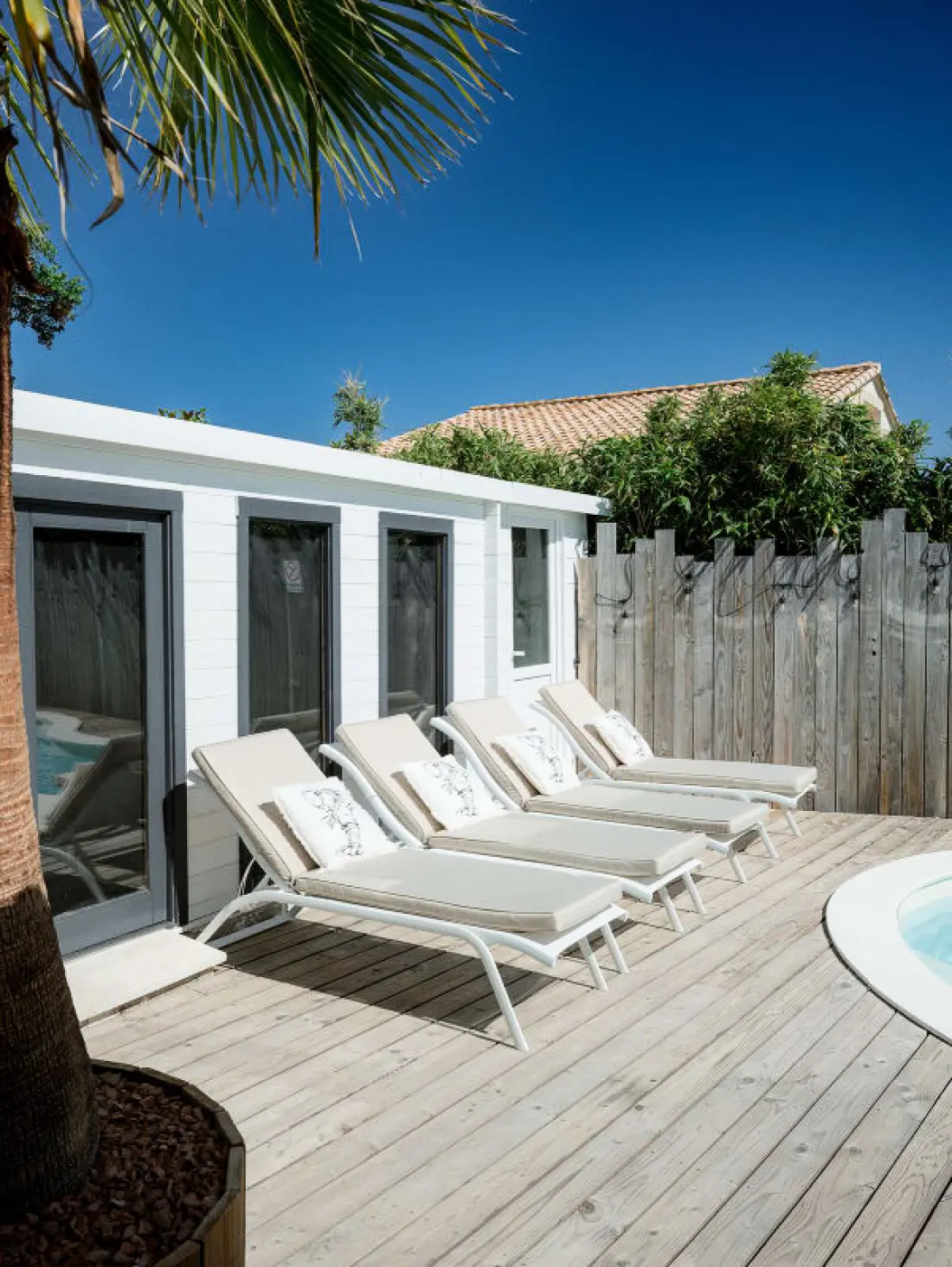Résidence La Perle Rose Villa Standing 5 étoiles Avec Piscine Jacuzzi Et Superbe Vue