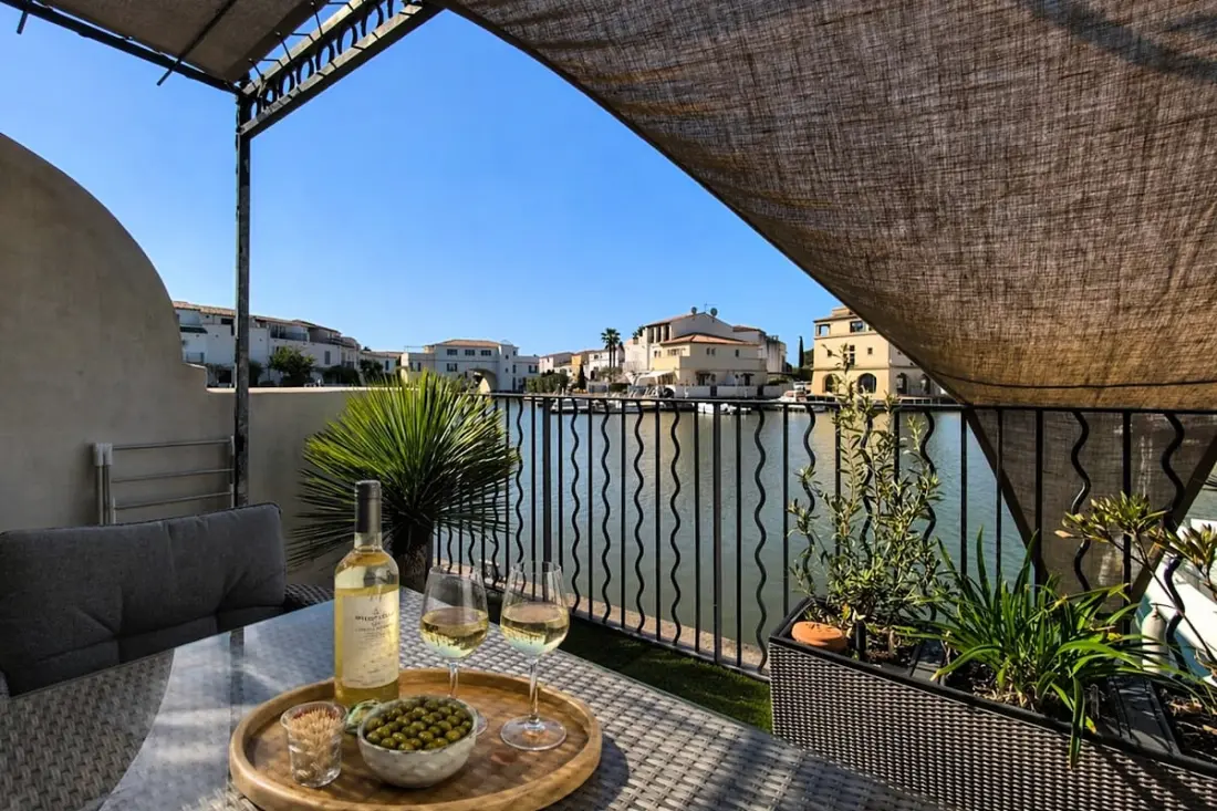 Résidence Marina 6 Pers Aigues-mortes – Terrasse, Clim, Vue Canal Et Piscine Commune