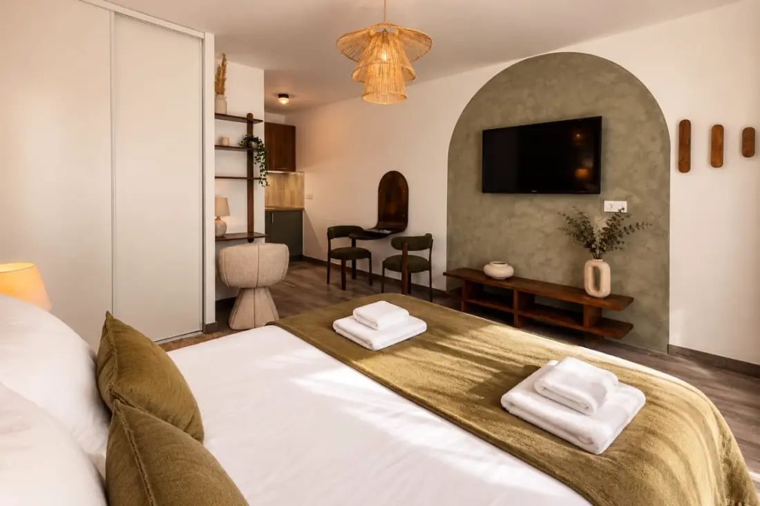 L'oustaloun – Studio De Charme Avec Piscine &amp; Parking