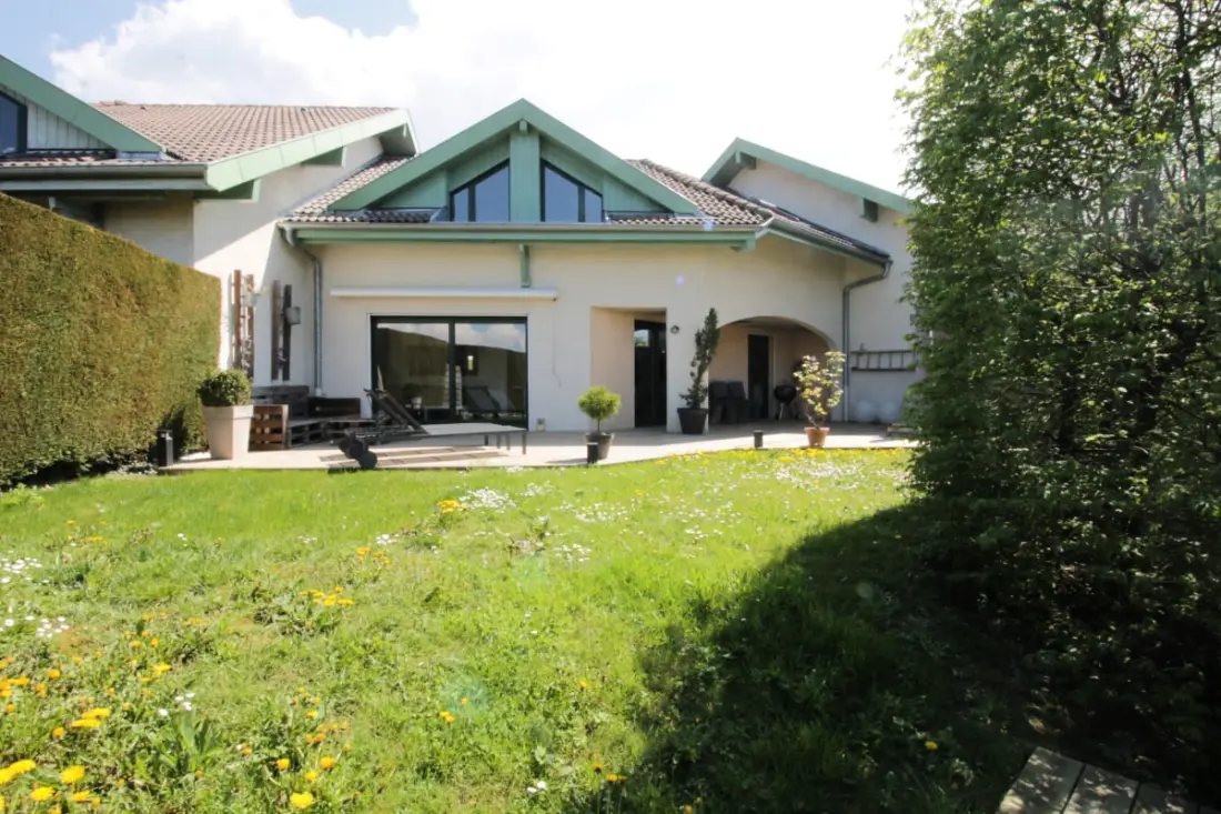 Jolie Maison Mitoyenne Avec Rez-de-jardin à Aix-les-bains