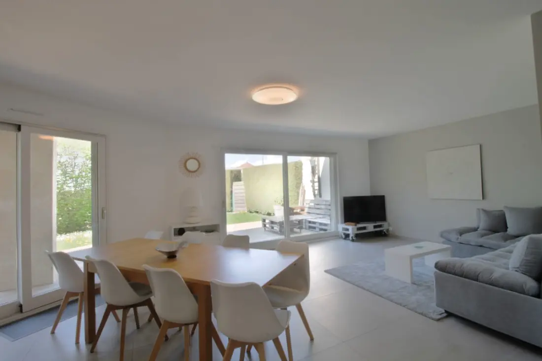Jolie Maison Mitoyenne Avec Rez-de-jardin à Aix-les-bains