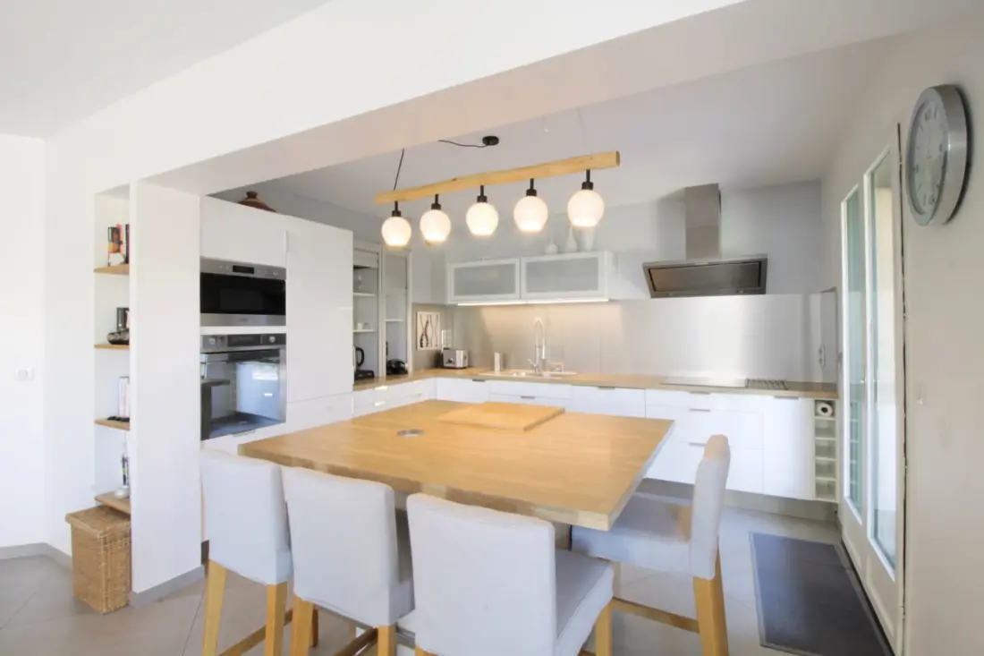Jolie Maison Mitoyenne Avec Rez-de-jardin à Aix-les-bains