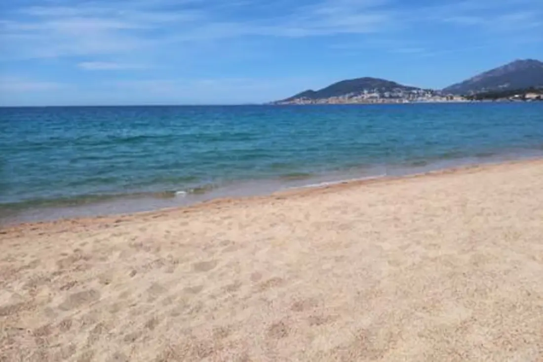 Appartement Avec Terrasse Et Parking à Ajaccio