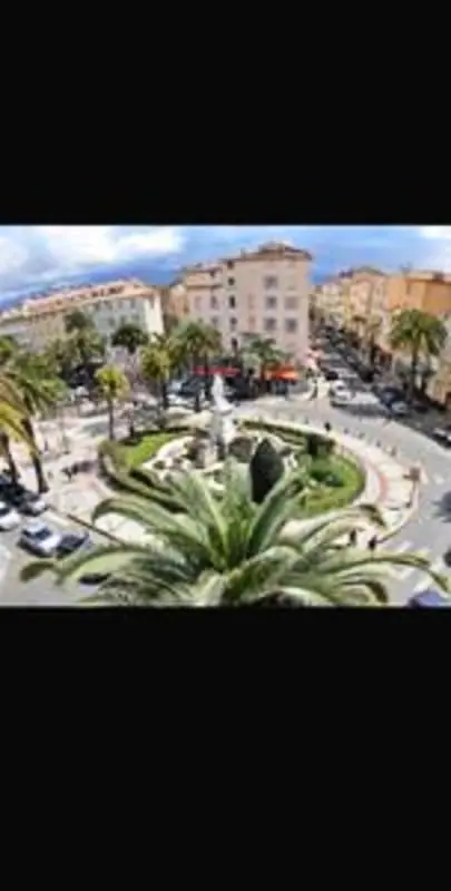 Appartement Avec Terrasse Et Parking à Ajaccio