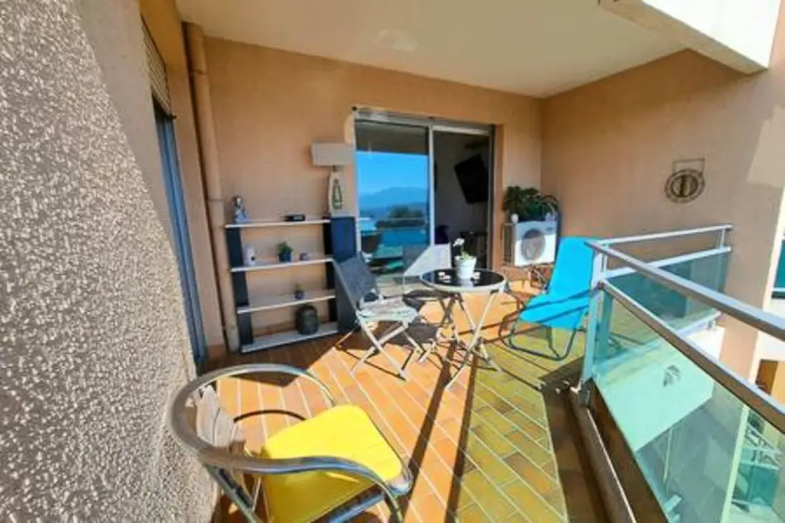 Appartement Avec Terrasse Et Parking à Ajaccio