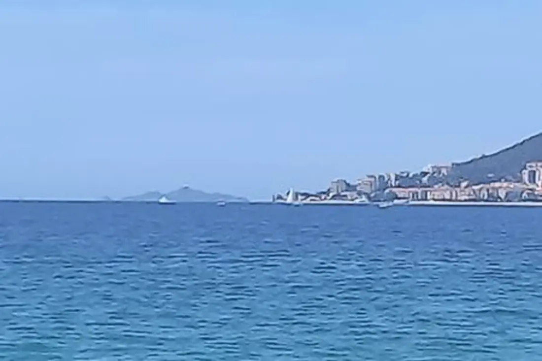 Appartement Avec Terrasse Et Parking à Ajaccio