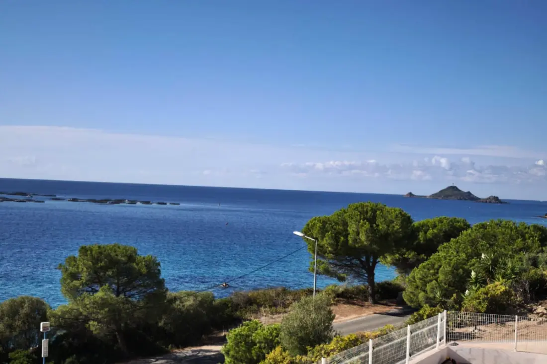 Studio Avec Vue Mer Et Piscine, Idéalement Situé