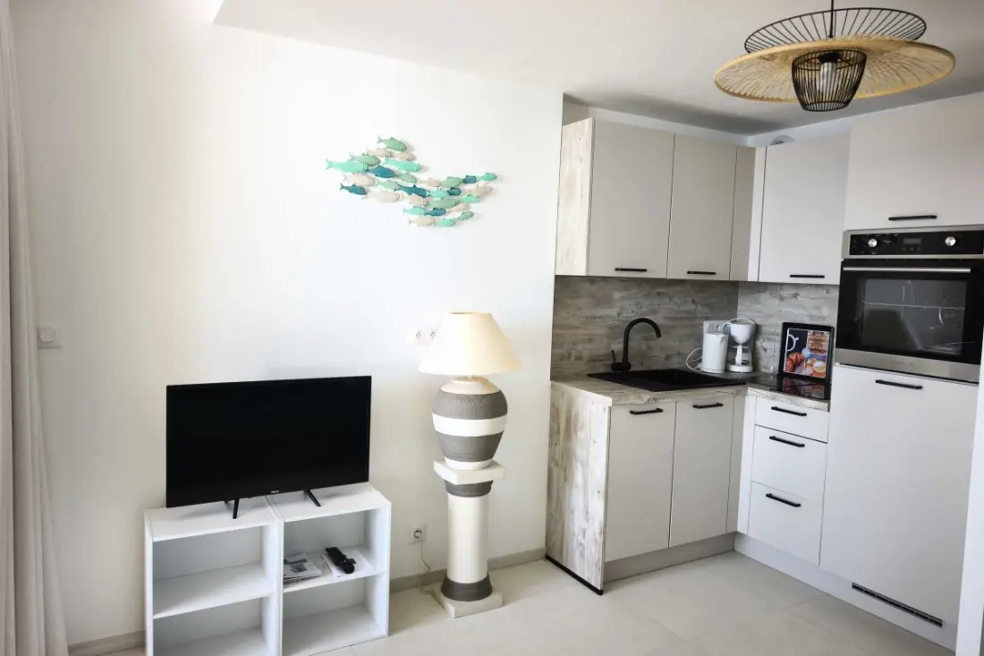 Studio Avec Vue Mer Et Piscine, Idéalement Situé