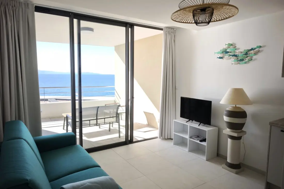 Studio Avec Vue Mer Et Piscine, Idéalement Situé