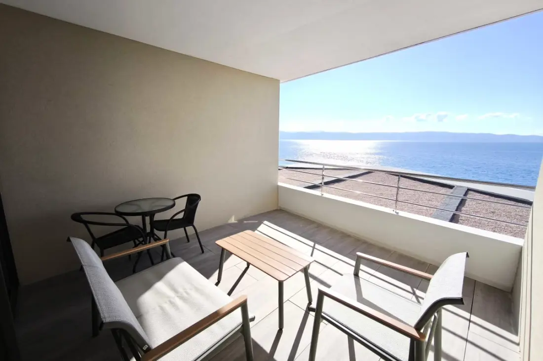Studio Avec Vue Mer Et Piscine, Idéalement Situé