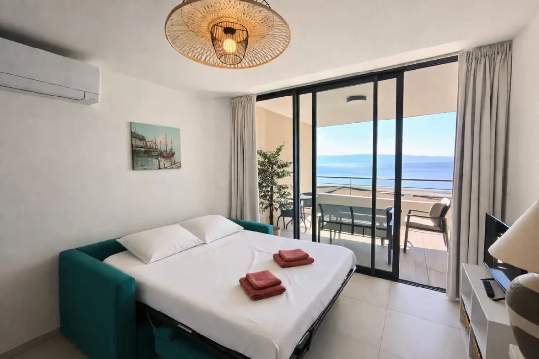 Studio Avec Vue Mer Et Piscine, Idéalement Situé