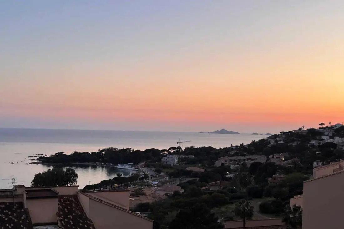 Appartement Avec Balcon - Vue Mer