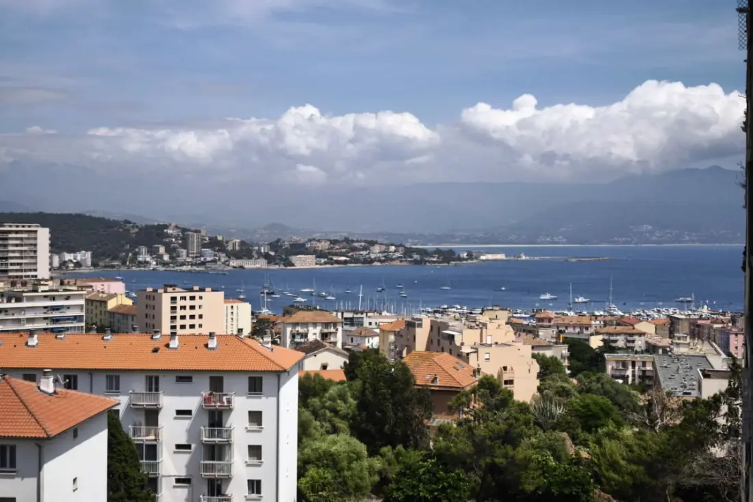 Appartement Lumineux Avec Balcon à Ajaccio