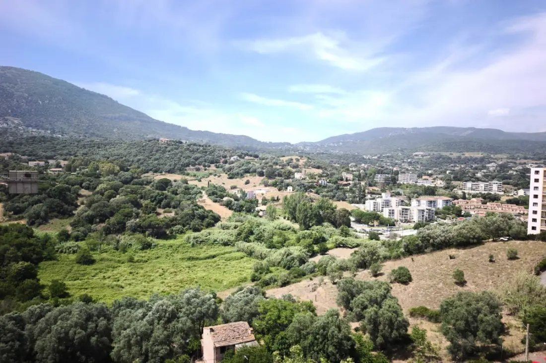 Appartement Lumineux Avec Balcon à Ajaccio