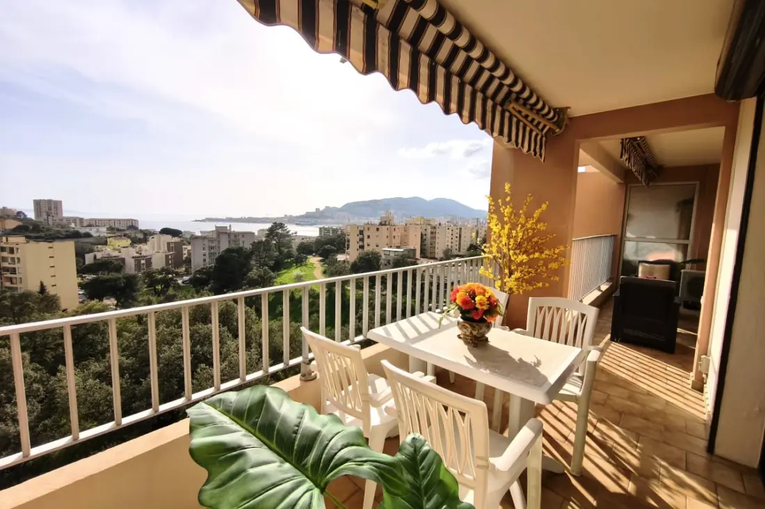 Grand Appartement Lumineux Avec Balcon Et Vue Mer