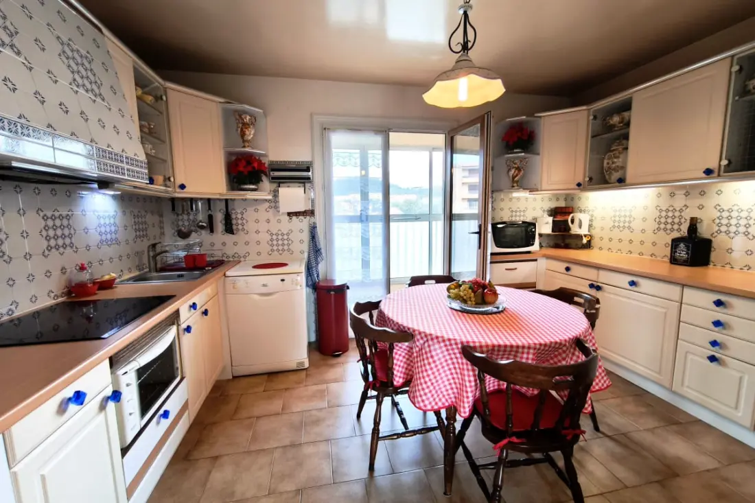 Grand Appartement Lumineux Avec Balcon Et Vue Mer