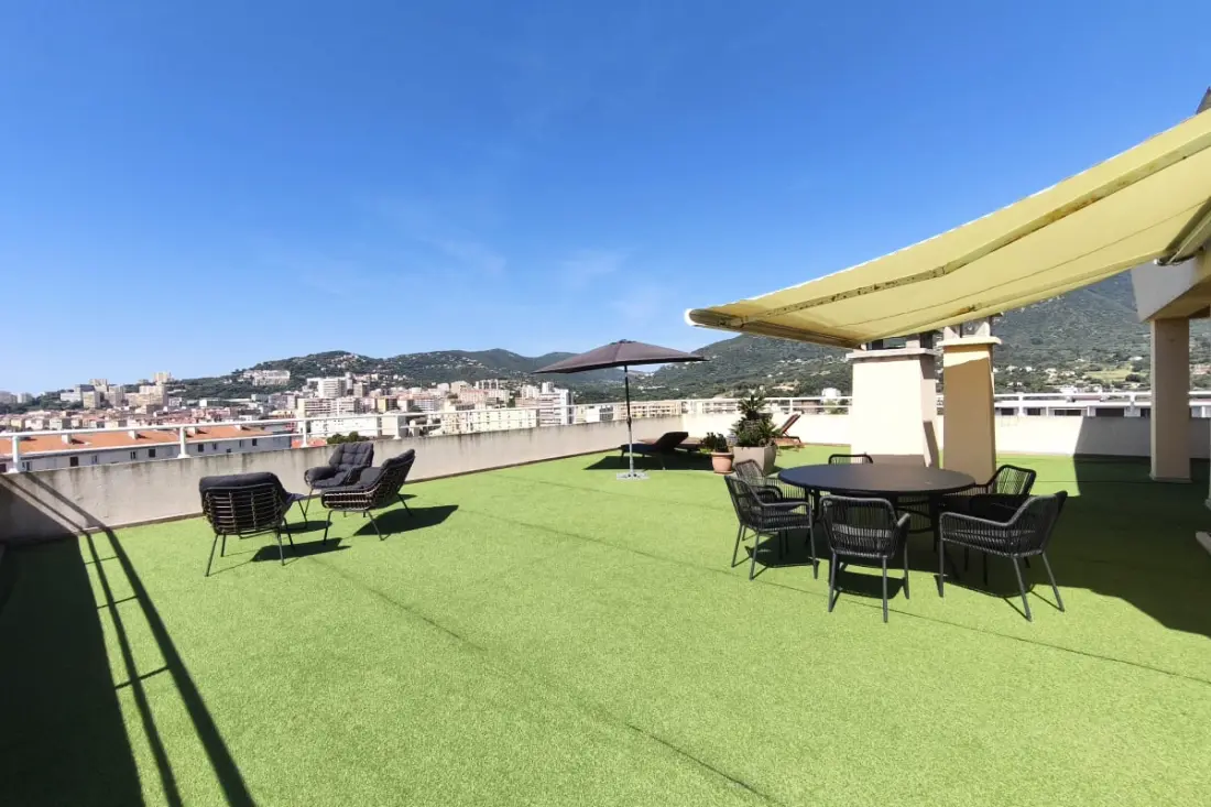 Duplex Avec Roof Top Et Vue à 360°