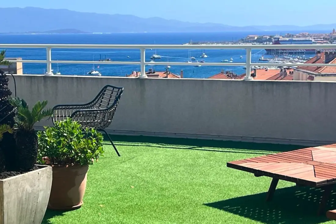 Duplex Avec Roof Top Et Vue à 360°
