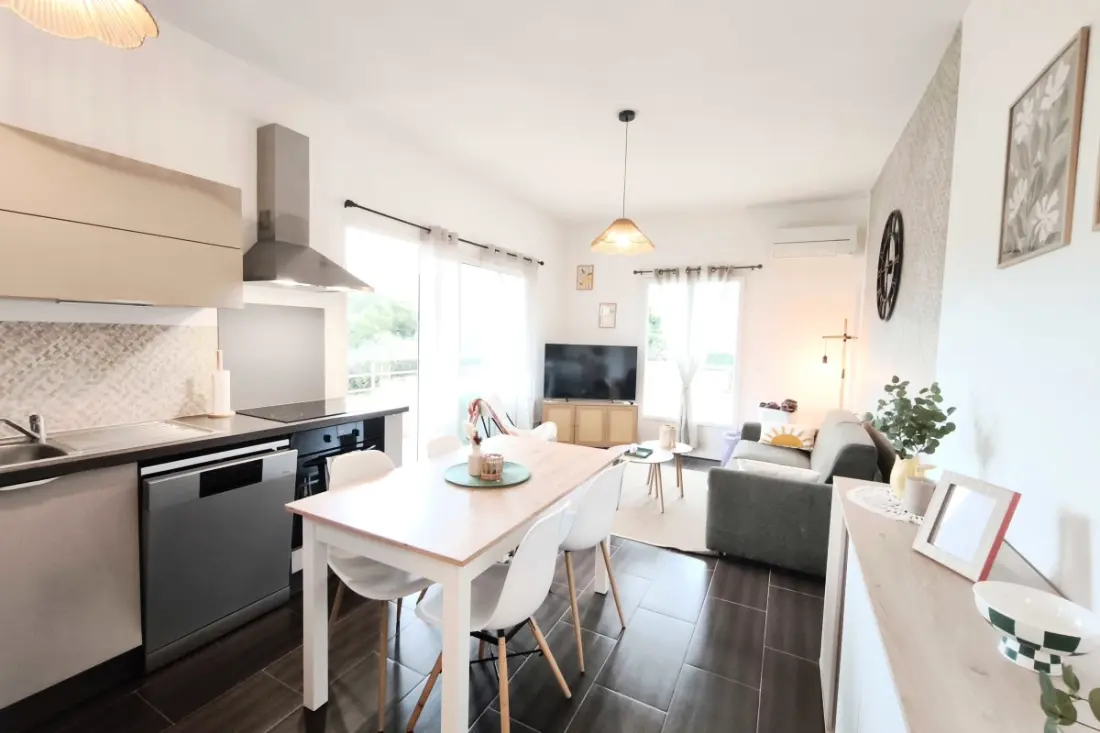 Appartement Lumineux à Agosta, 100m De La Plage