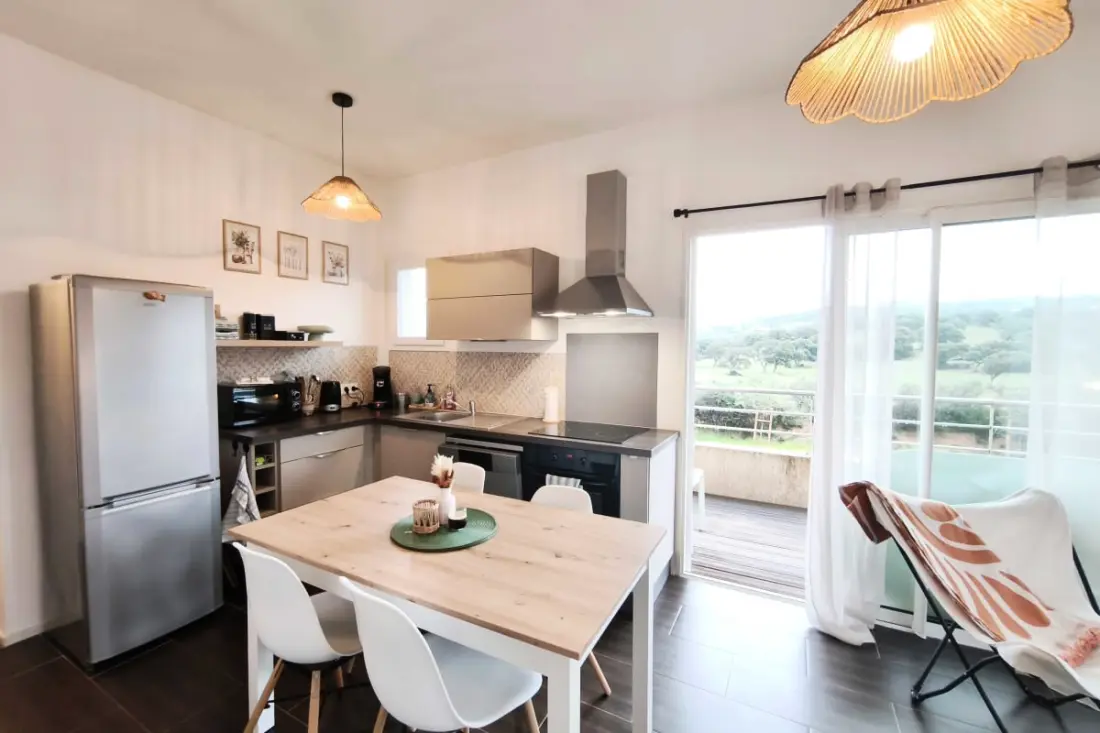 Appartement Lumineux à Agosta, 100m De La Plage