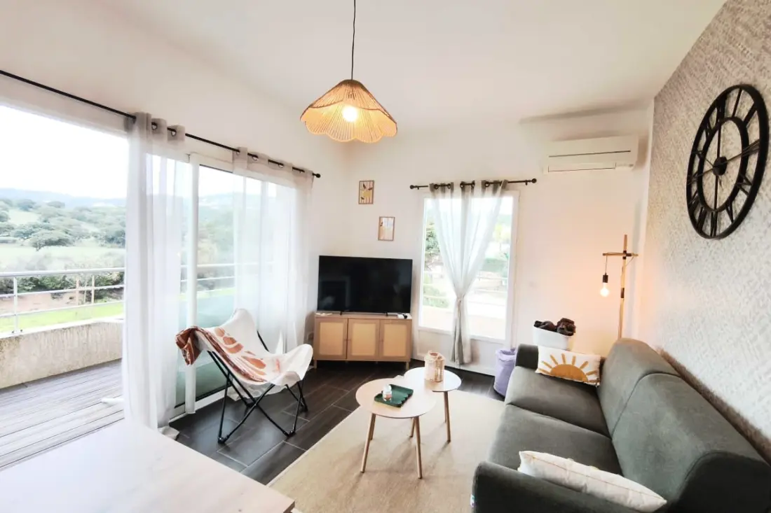 Appartement Lumineux à Agosta, 100m De La Plage