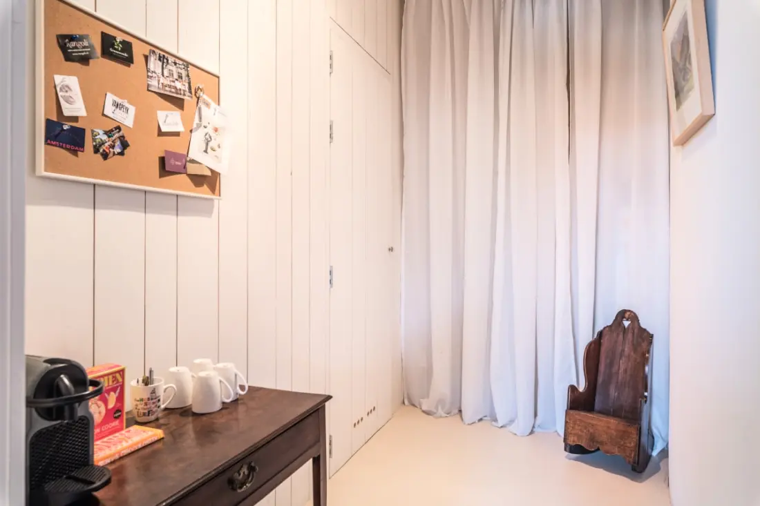 Classy Room 17th Century Canal House
